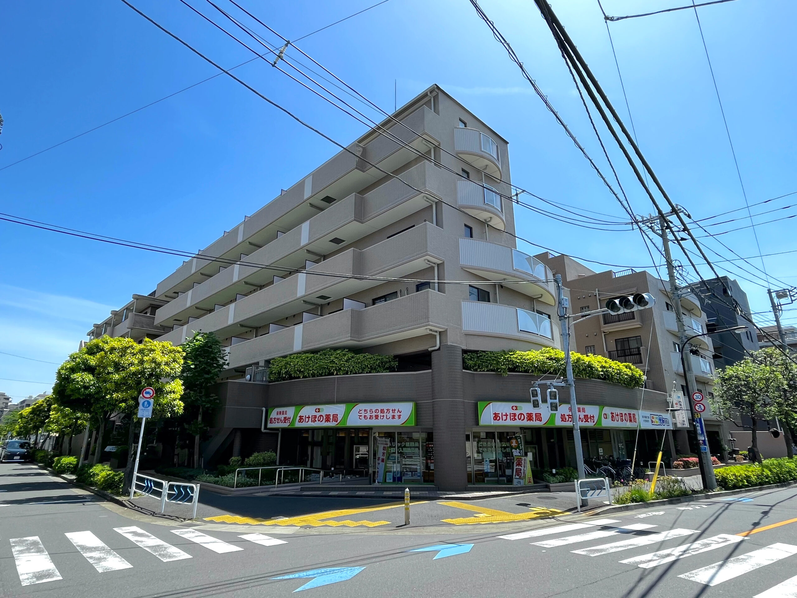 「西葛西」駅 目の前に公園が広がる角地のメディカルモール