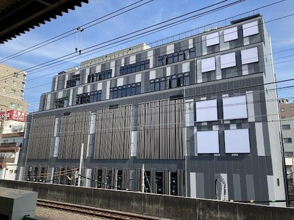 【残り1区画】「綾瀬」駅 徒歩１分 駅ホームより視認可能 スーパー併設の新築医療モール！