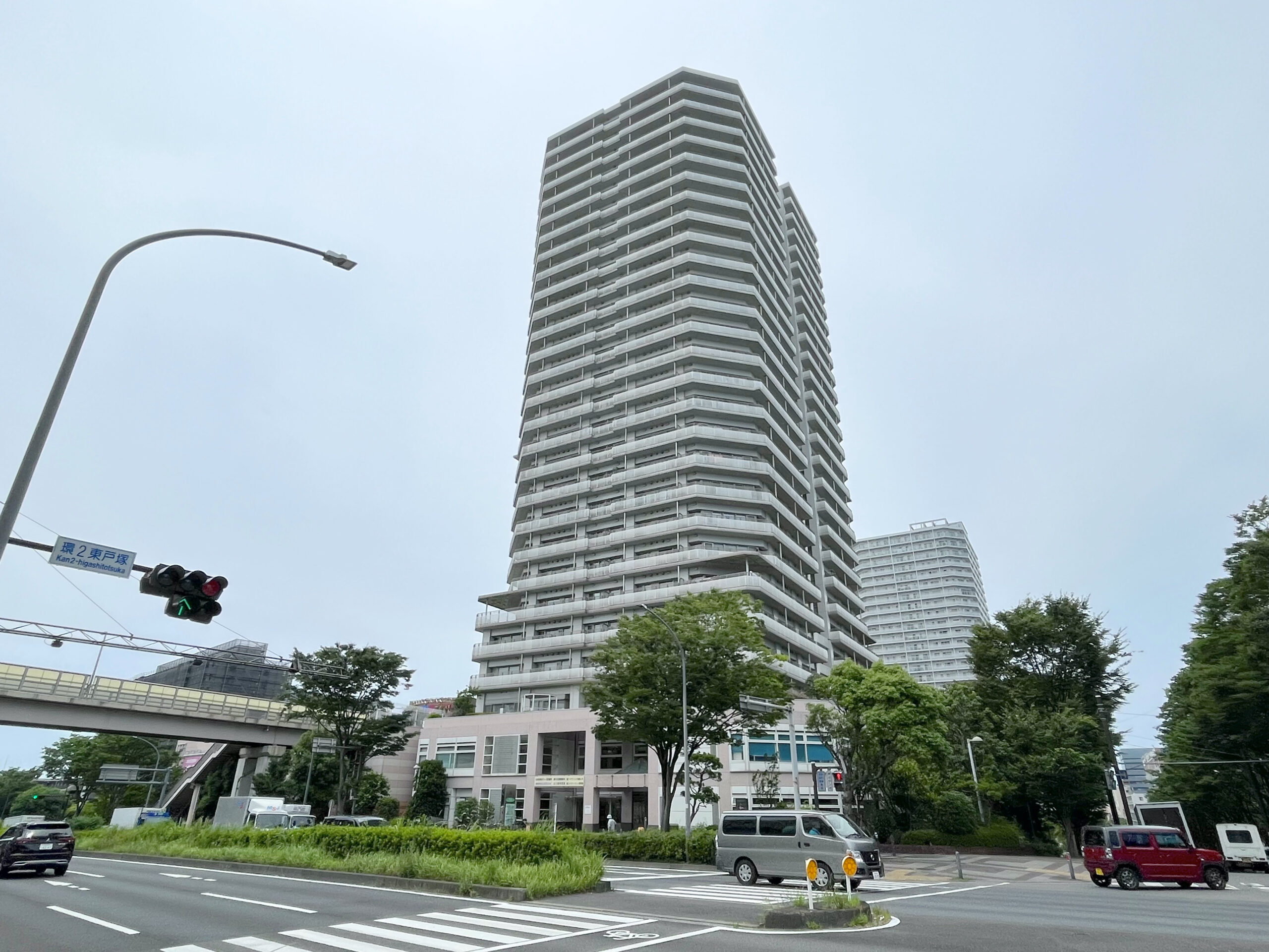 「東戸塚」駅 徒歩８分 環状２号線沿いに建つ タワーマンション内 メディカルモール