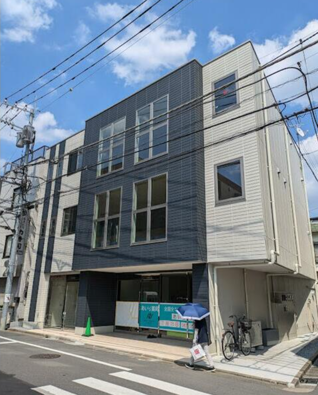「五反野」駅 徒歩3分 駅利用者の生活道路沿いに位置する築浅医療ビル！
