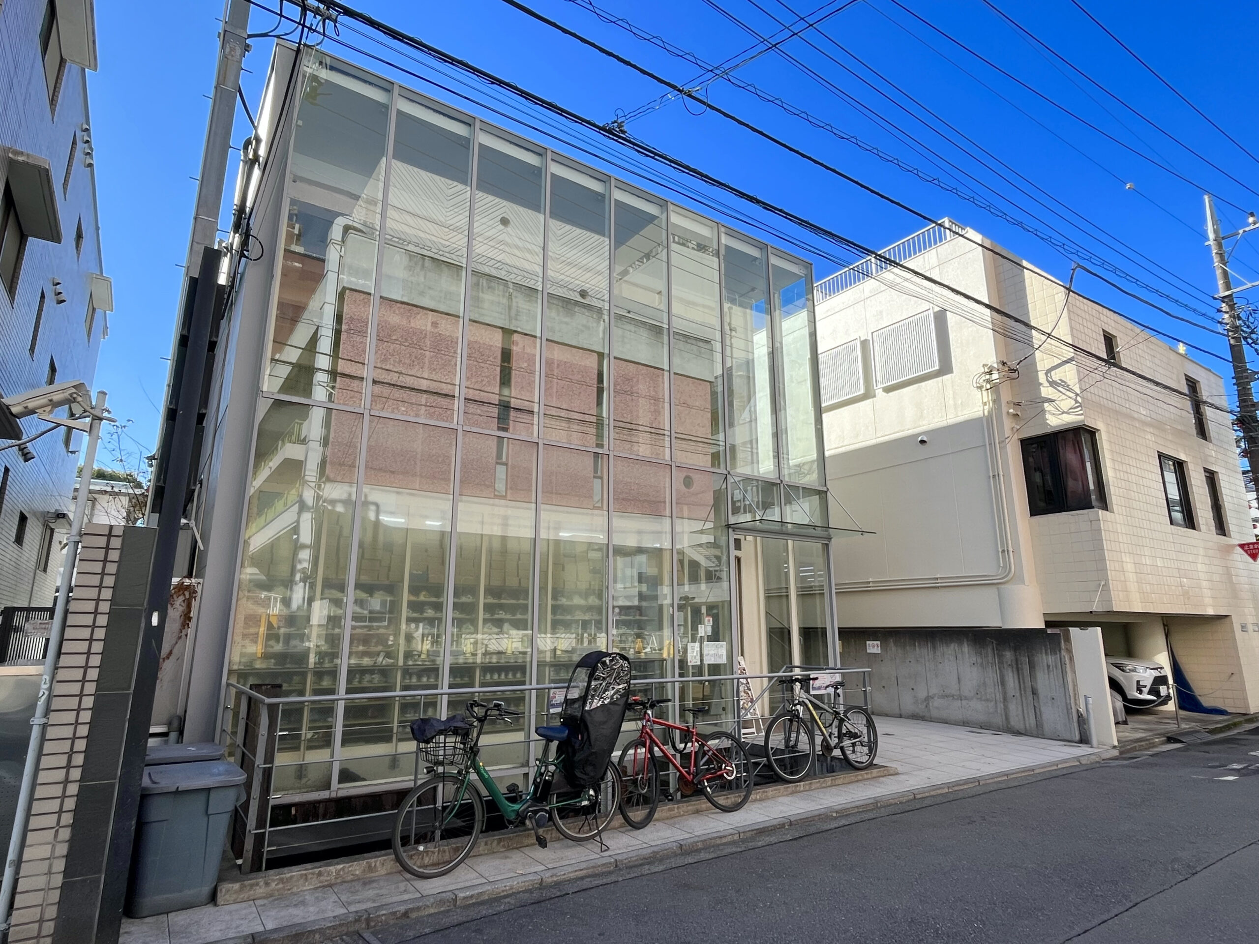 「吉祥寺」徒歩２分 井の頭公園側 人気エリア ガラス張りのスタイリッシュな物件