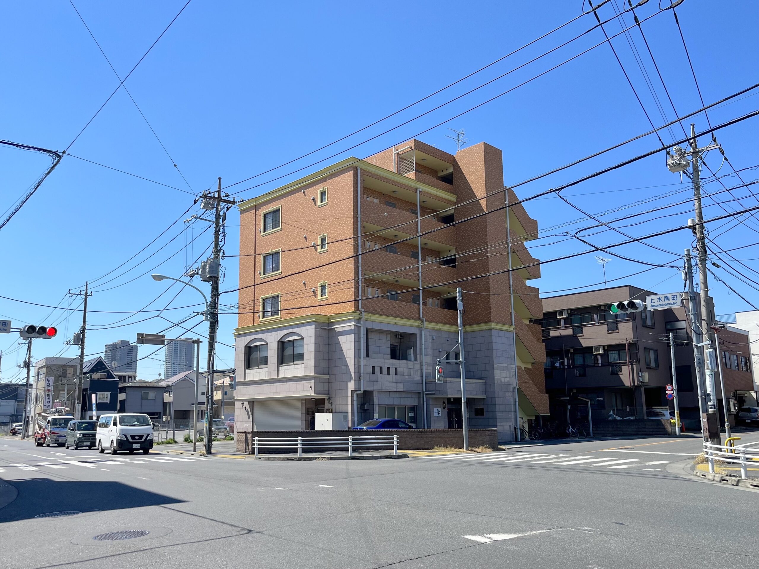 「国分寺駅」徒歩１５分 国分寺街道沿い視認性の高い交差点角地 １階物件