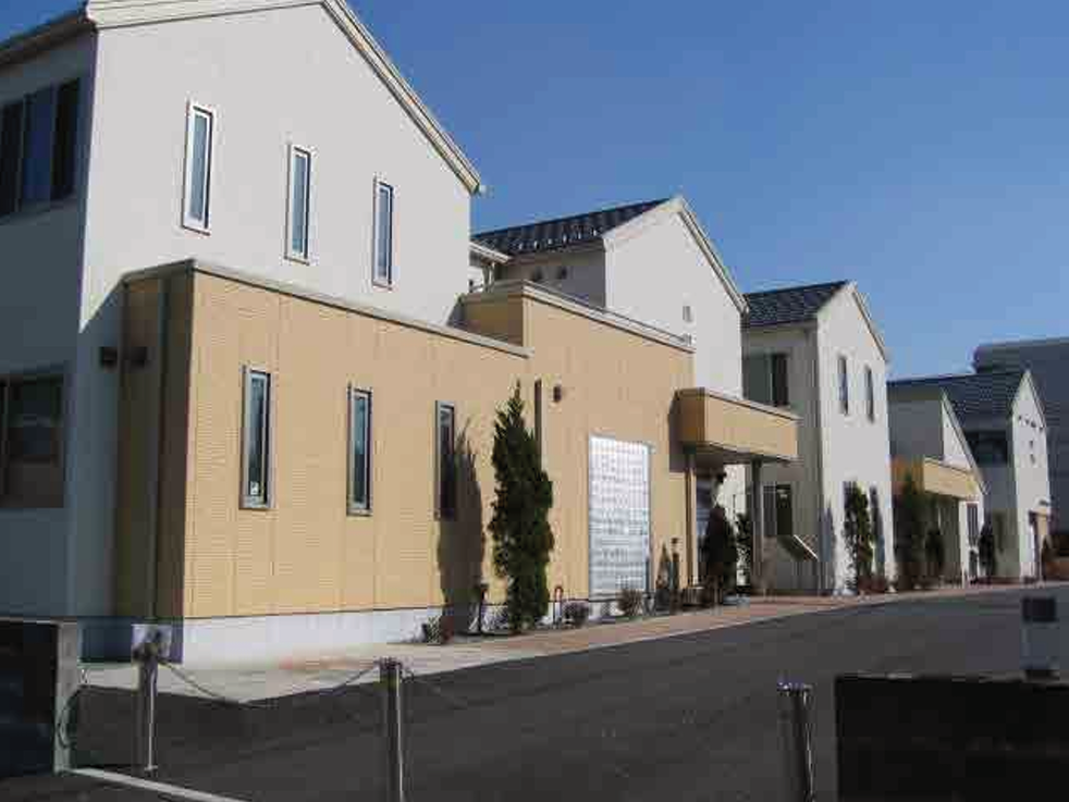 「海老名駅」徒歩８分 住宅地に向かう導線上 県道沿いのクリニックモール