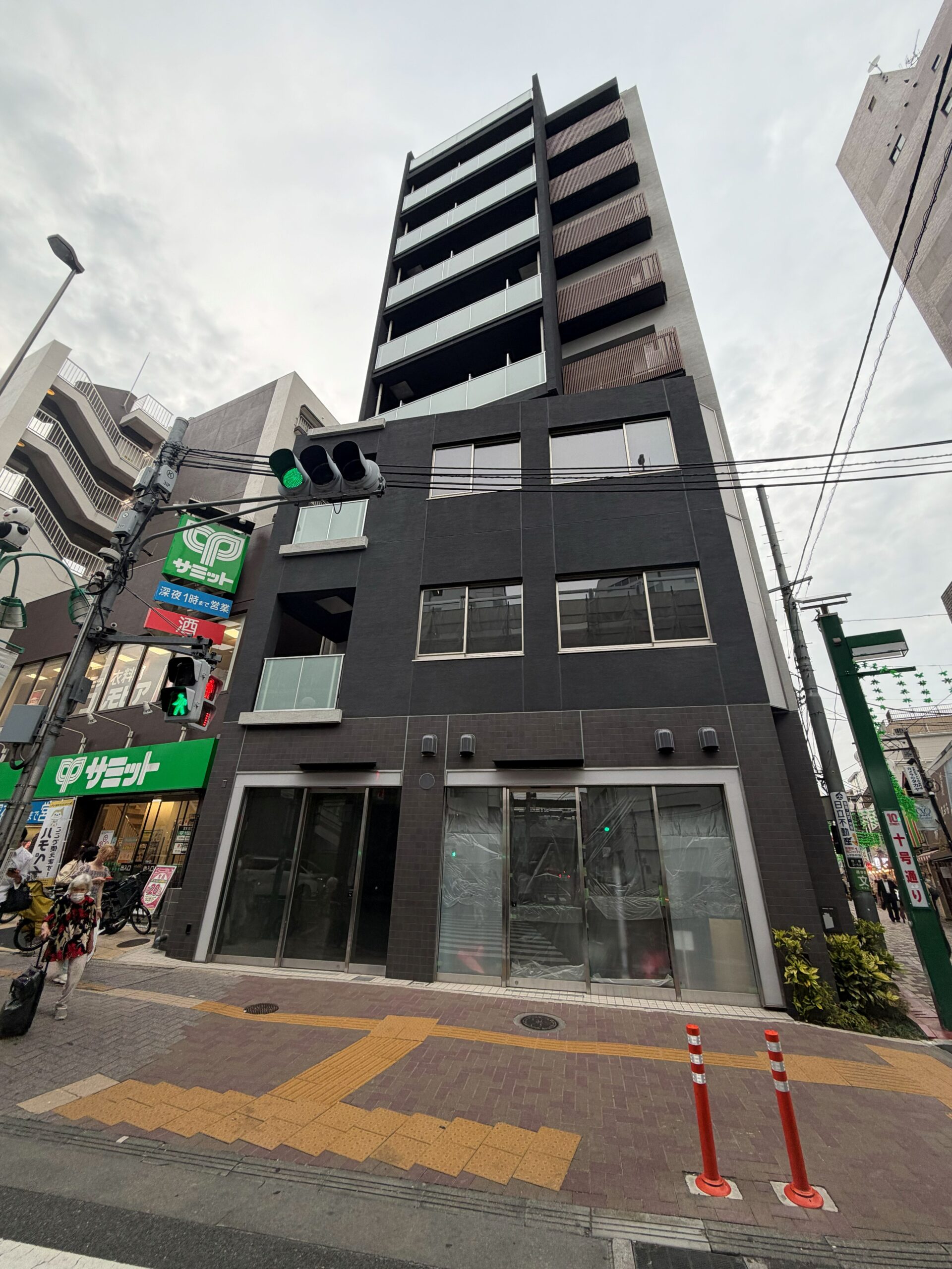 「笹塚駅」徒歩２分 人通りの多い甲州街道沿い角地 視認性良好なテナント物件