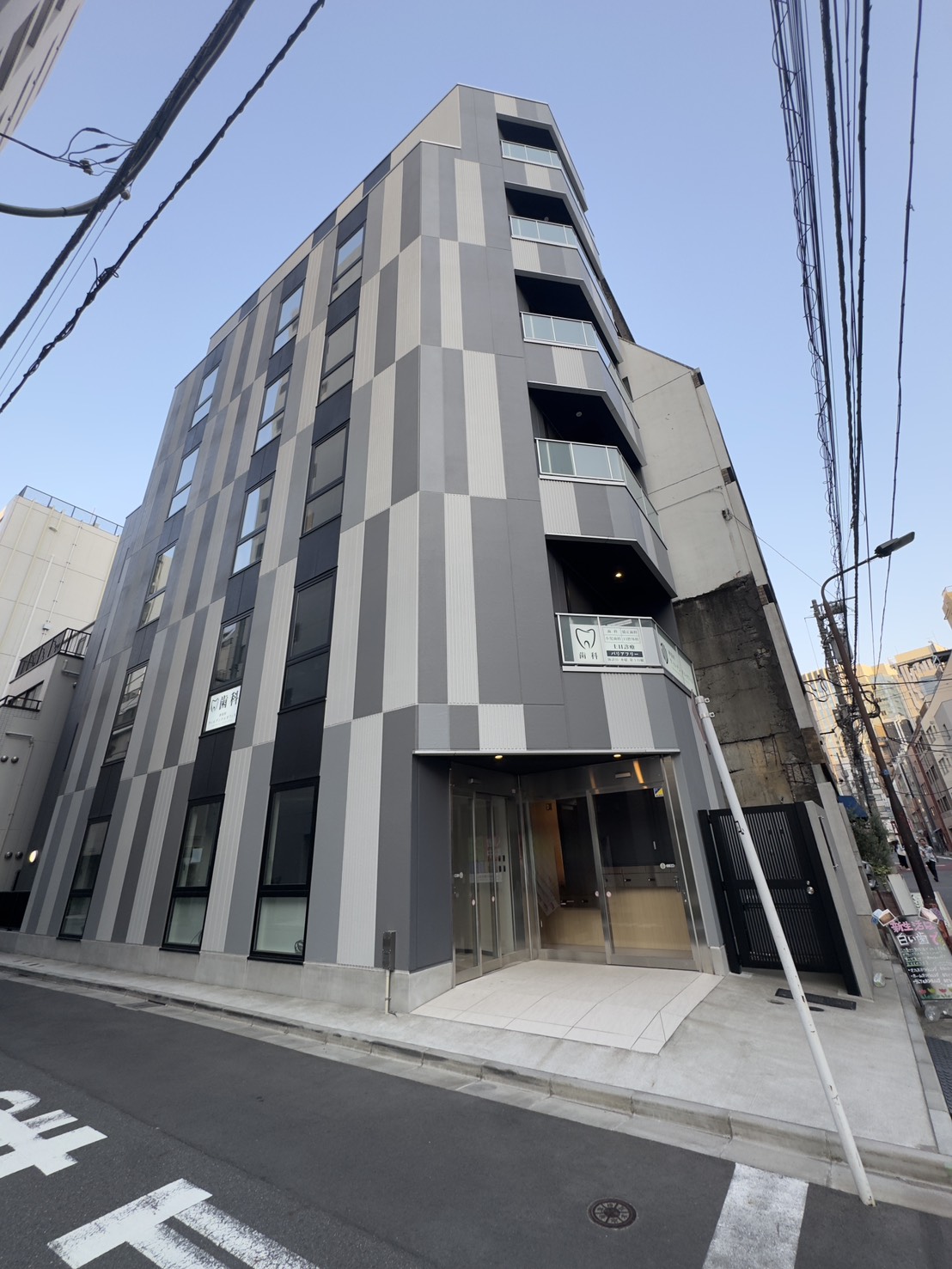 「神保町駅」徒歩３分 昼間人口の多いオフィスと学生エリア 築浅美観なテナント
