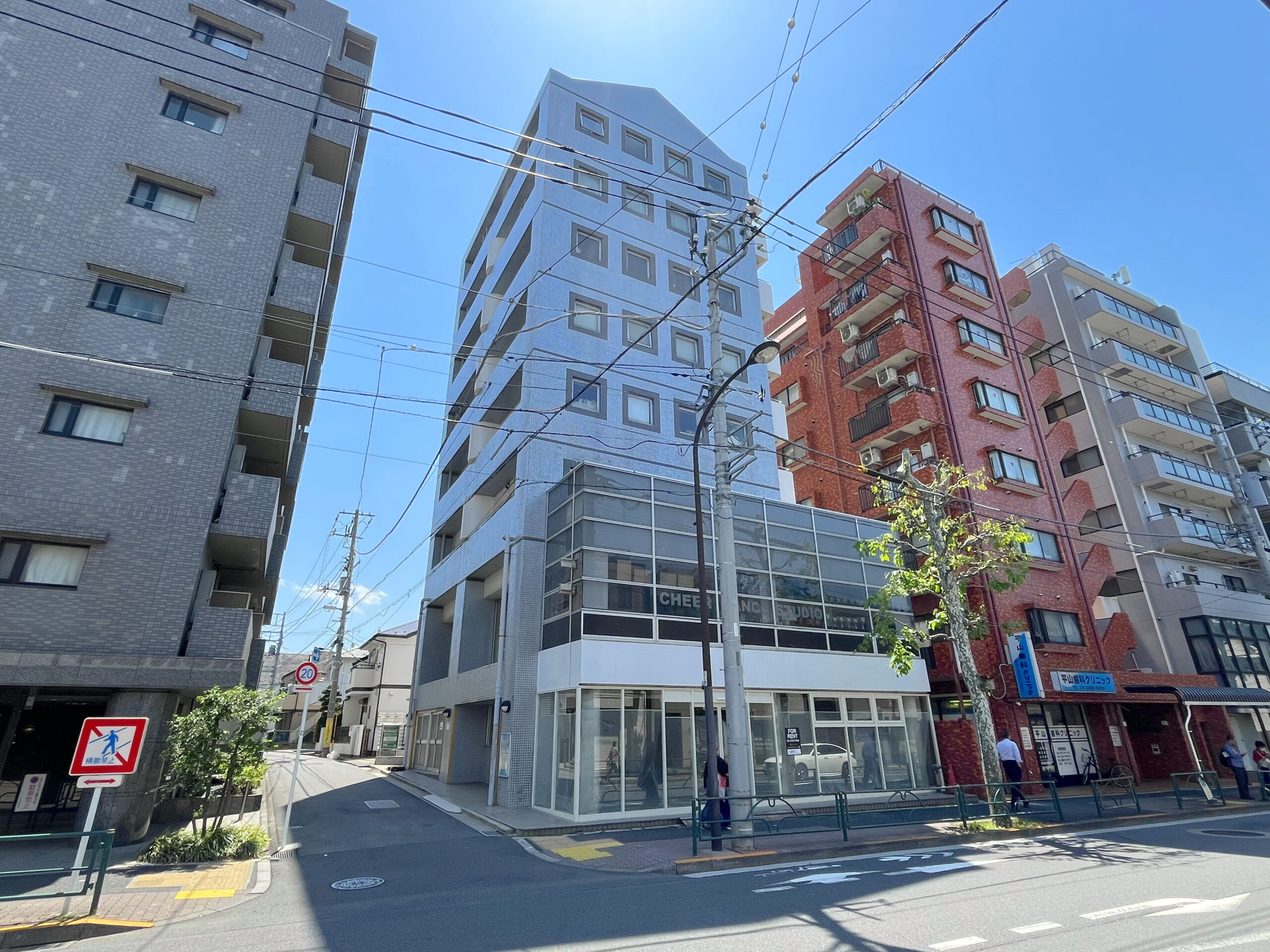 「落合南長崎駅」徒歩１分 新青梅街道沿い 視認性の高い１階路面角地物件