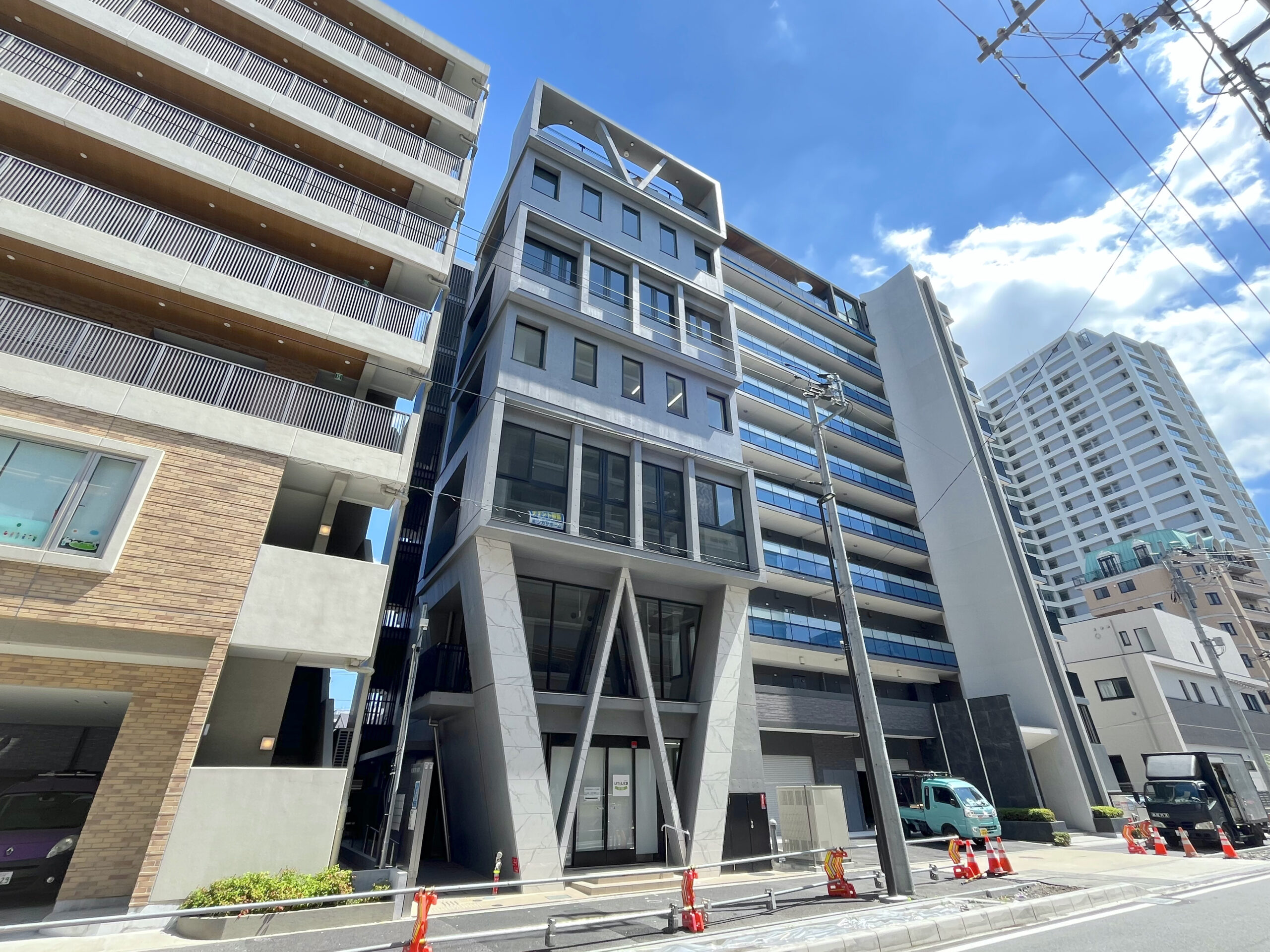 「向ヶ丘遊園駅」徒歩５分 登戸2号線沿い 再開発エリア築浅テナント物件