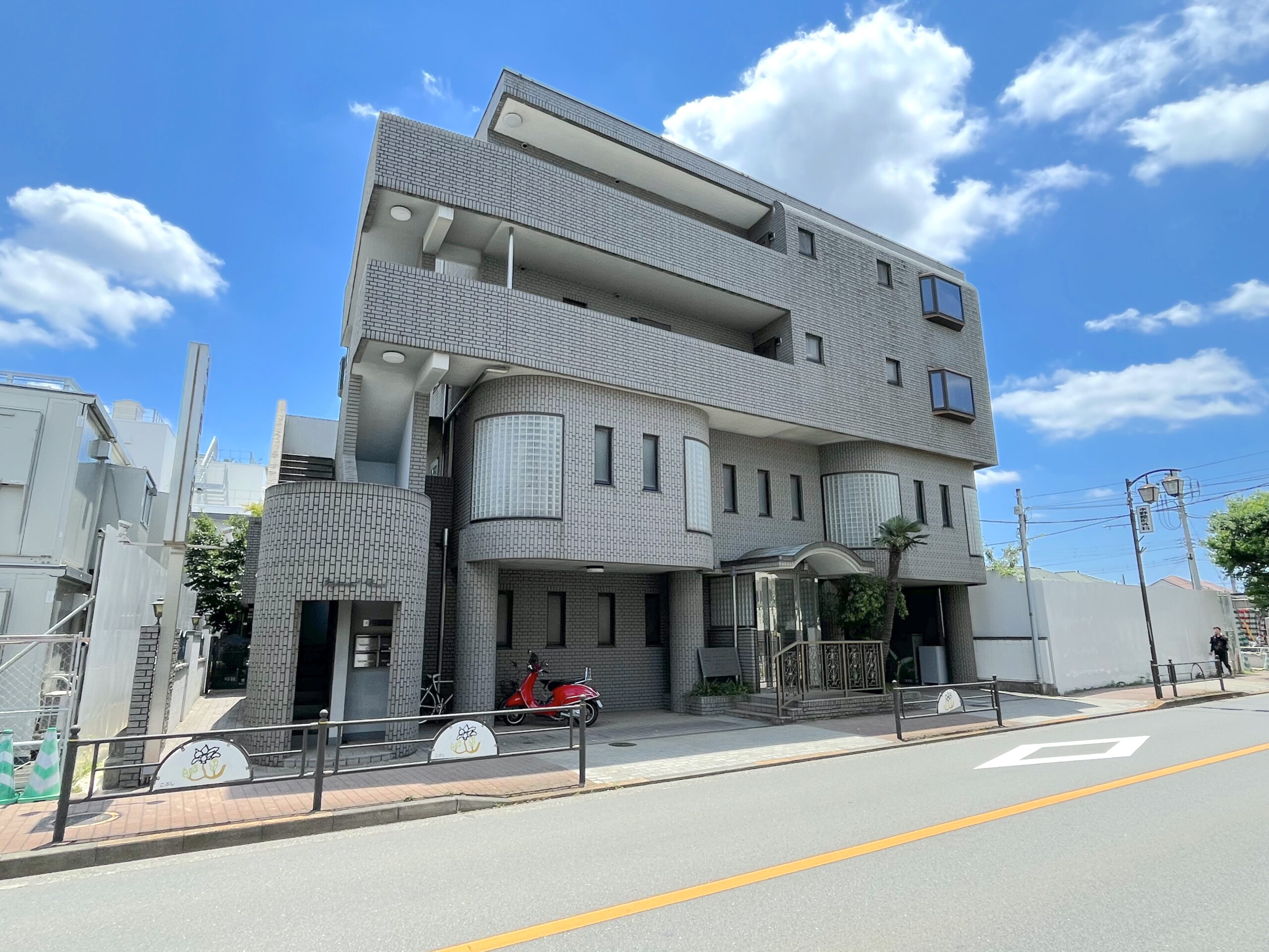「光が丘駅」徒歩１２分 田柄通り沿い 閑静な住宅街にあるクリニック居抜き物件