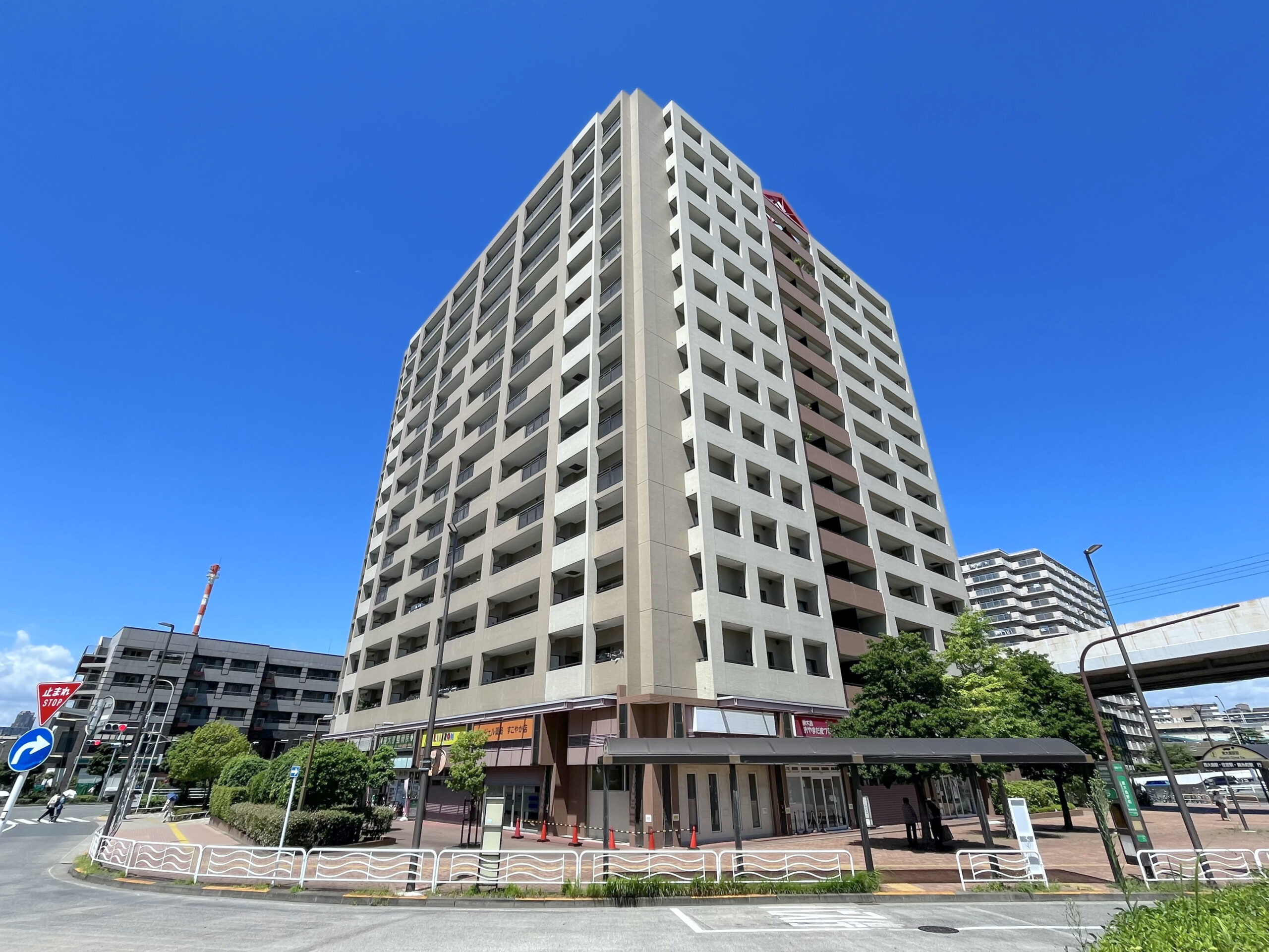 「東大島駅」徒歩１分 駅前ロータリー沿い マンション１階にあるテナント物件