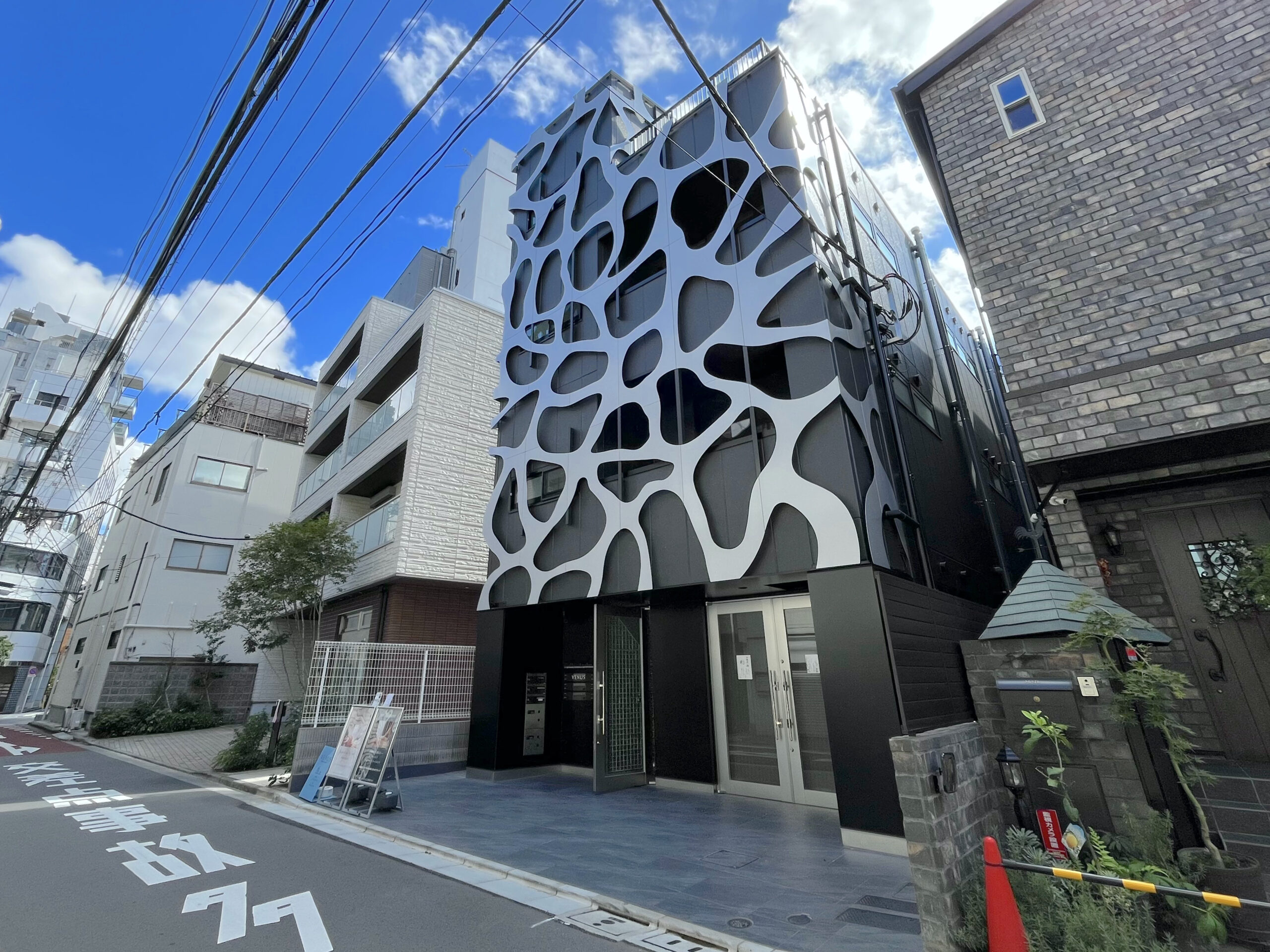 「麻布十番駅」徒歩２分 十番商店街近くにある商業ビルテナント物件
