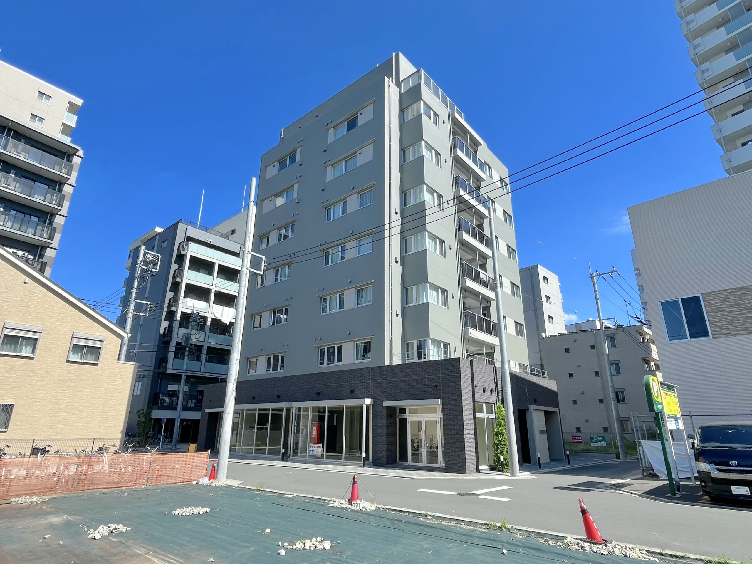「向ヶ丘遊園駅」徒歩６分 再開発エリアで街並みがきれい 築浅路面テナント物件